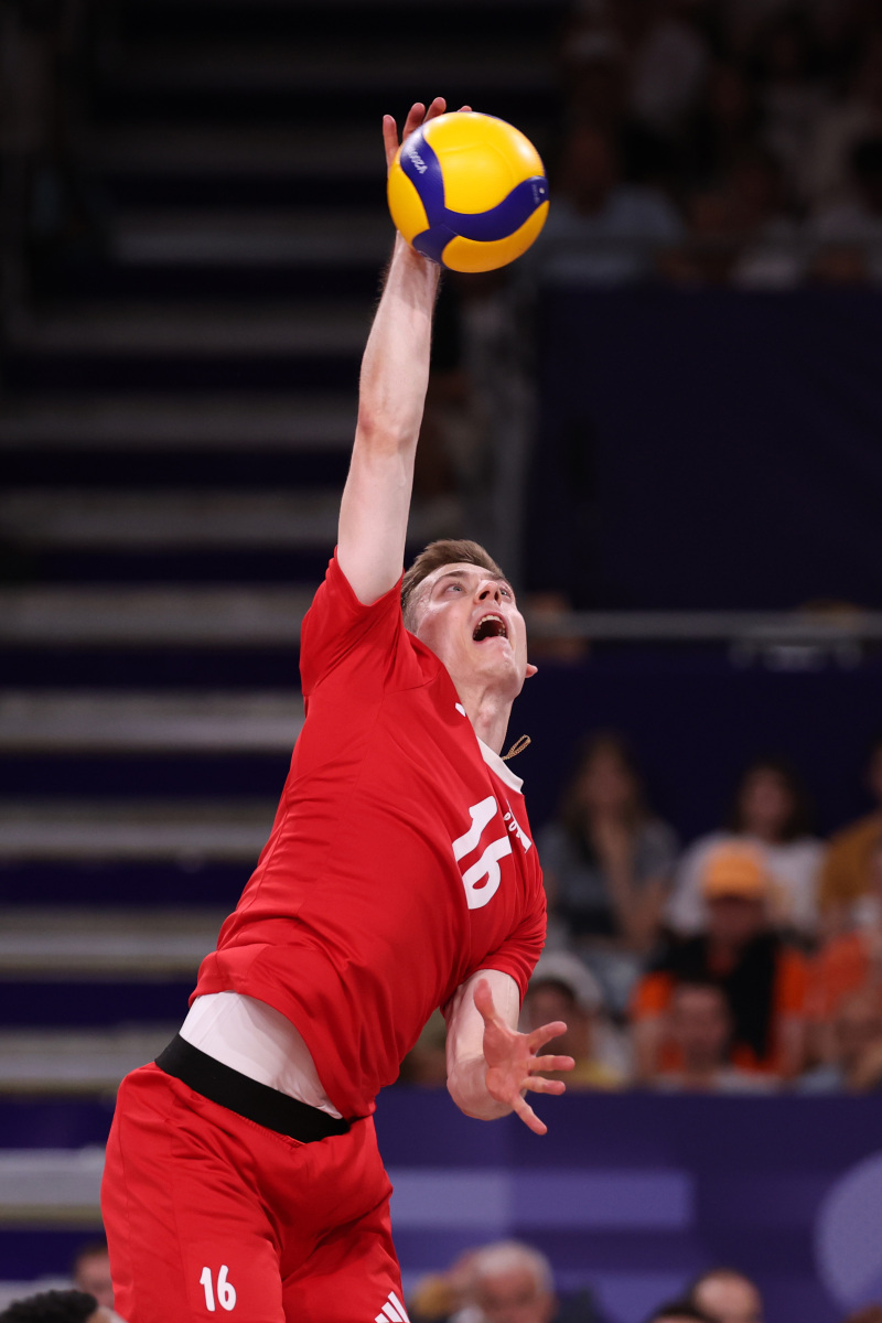 开云体育入口-波兰队轻取瑞典队，波尔点燃赛场