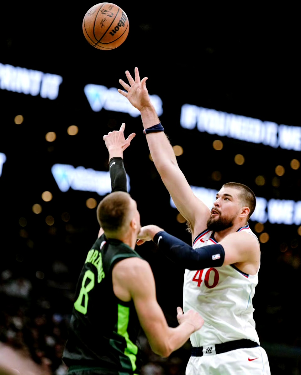 鹈鹕鏖战广州队，哈登高光表现