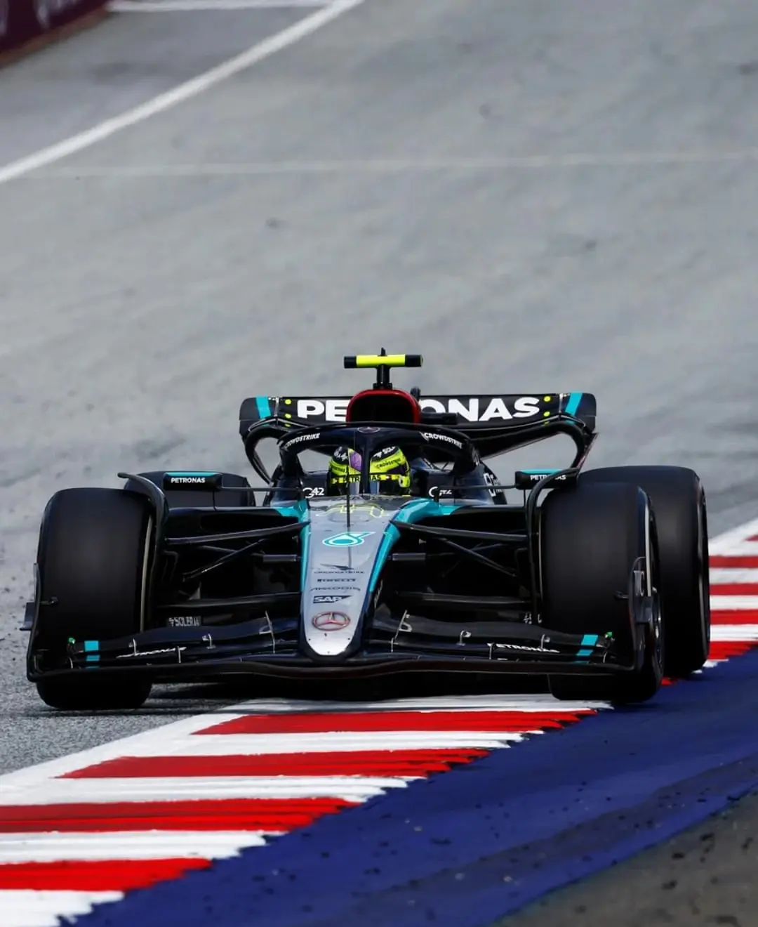 梅赛德斯逆转威廉姆斯，拉塞尔刷新纪录