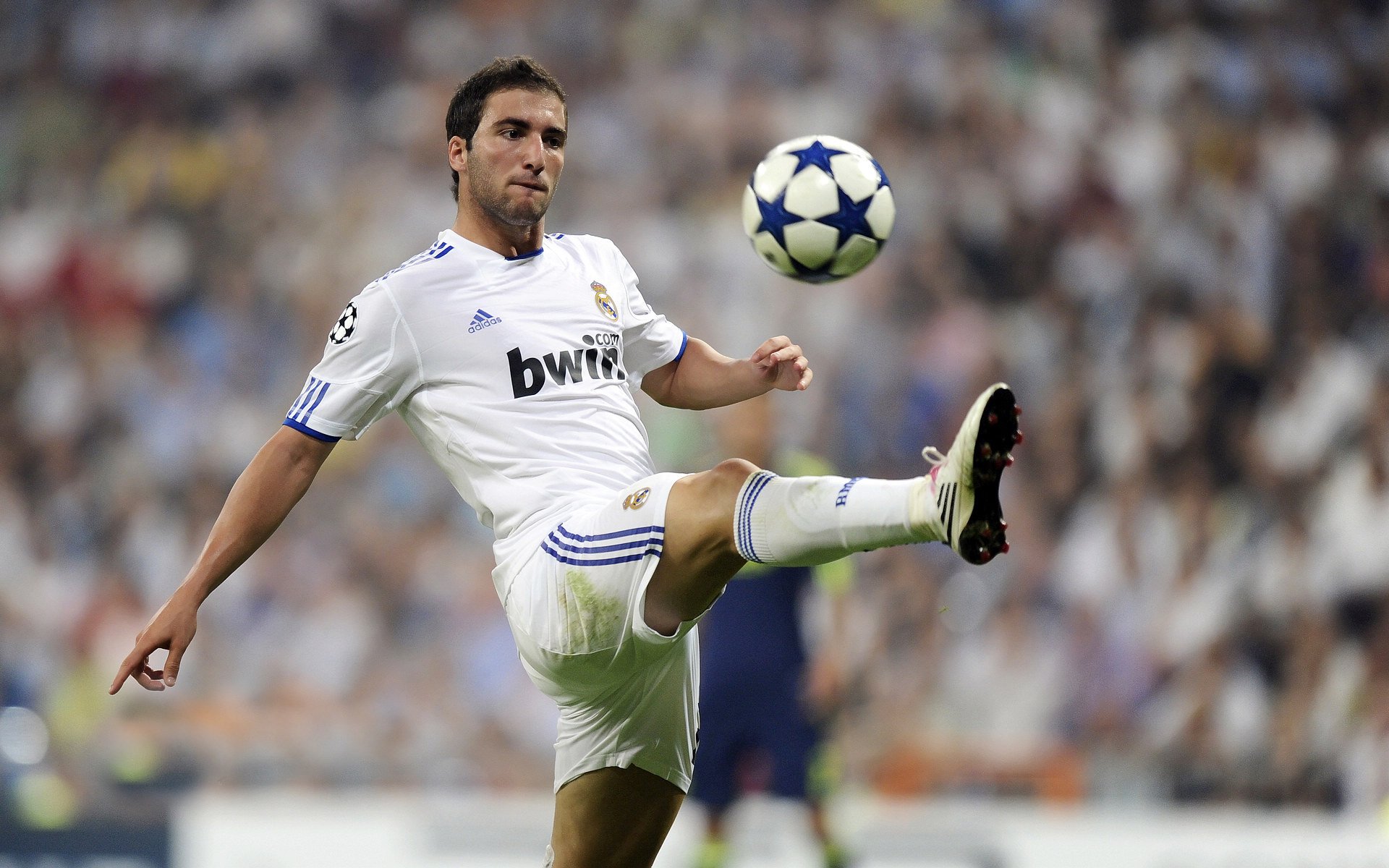 奥斯梅恩一剑封喉，佛罗伦萨提前终结欧战悬念